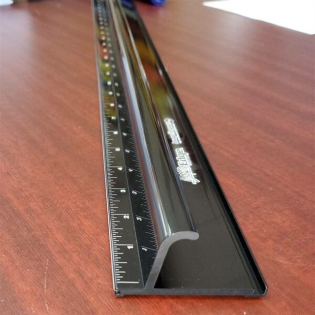 ابزارهای کاغذ دیواری با جزئیات: خط کش های برش